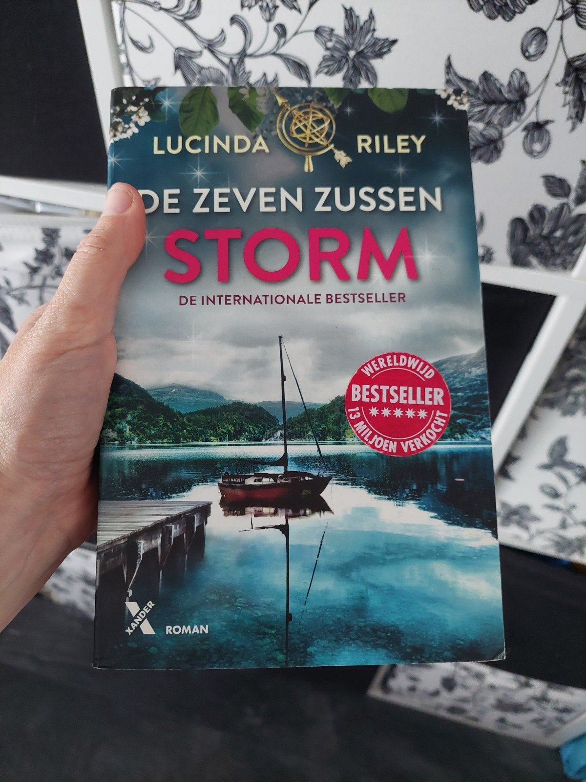 Lucinda Riley - Storm, Ophalen of Verzenden, Zo goed als nieuw, Lucinda Riley