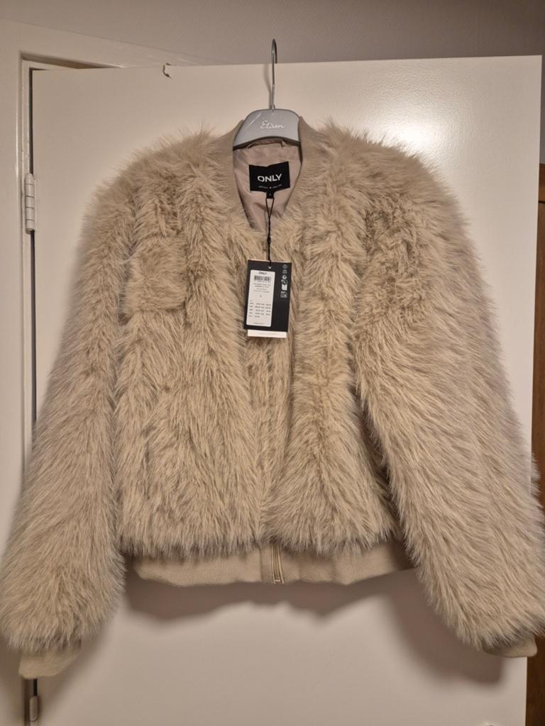 ONLY Fluffy Bomberjack - Nieuw met kaartjes, Verzenden, Beige, Maat 42/44 (L), Nieuw