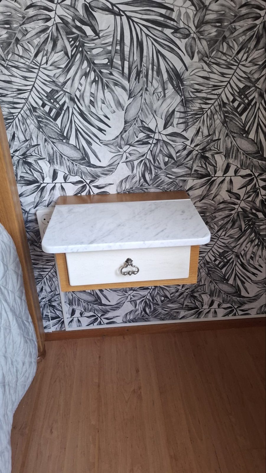 Nachtkastje met marmeren blad en lade, Huis en Inrichting, Ophalen, Minder dan 45 cm, Zo goed als nieuw, Minder dan 55 cm