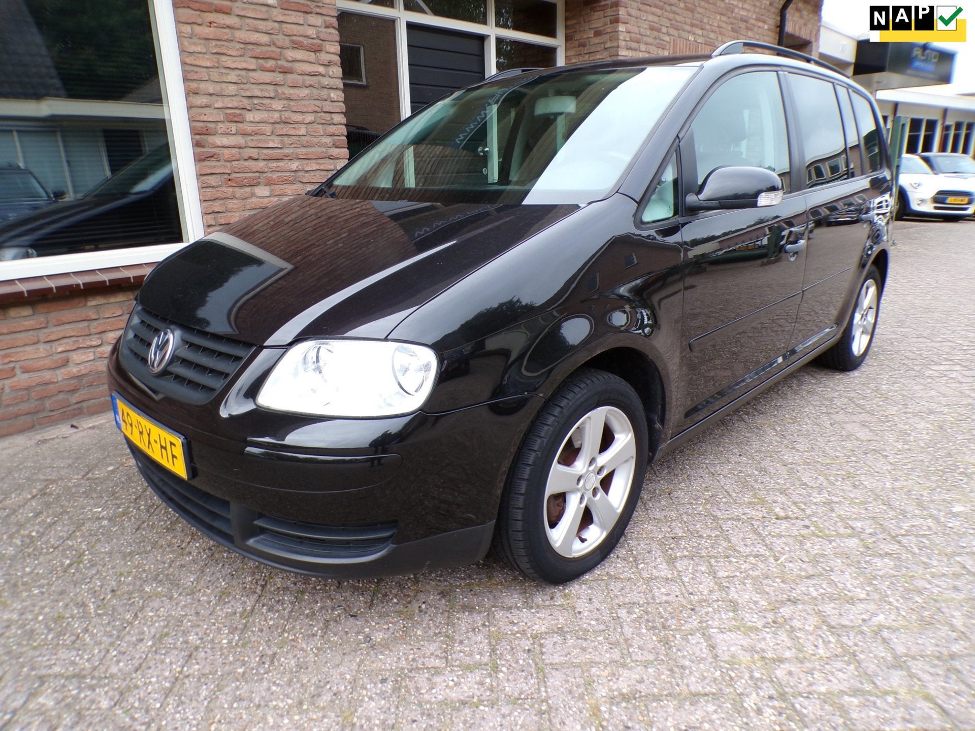 Volkswagen Touran 1.6 Business, Auto's, Voorwielaandrijving, Stof, Zwart, 4 cilinders