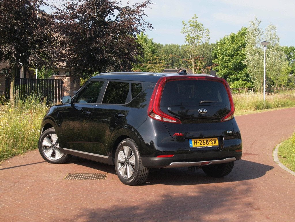 Kia e-Soul ExecutiveLine 64 kWh | Camera | Trekhaak | Harman, Auto's, Kia, Gebruikt, 1657 kg, Zwart, Lichtsensor