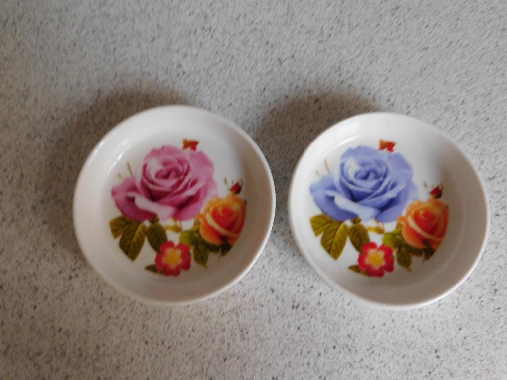 Bord 2x 10 cm Blue & Pink Rose, Ophalen of Verzenden, Zo goed als nieuw, Bord(en), Overige stijlen