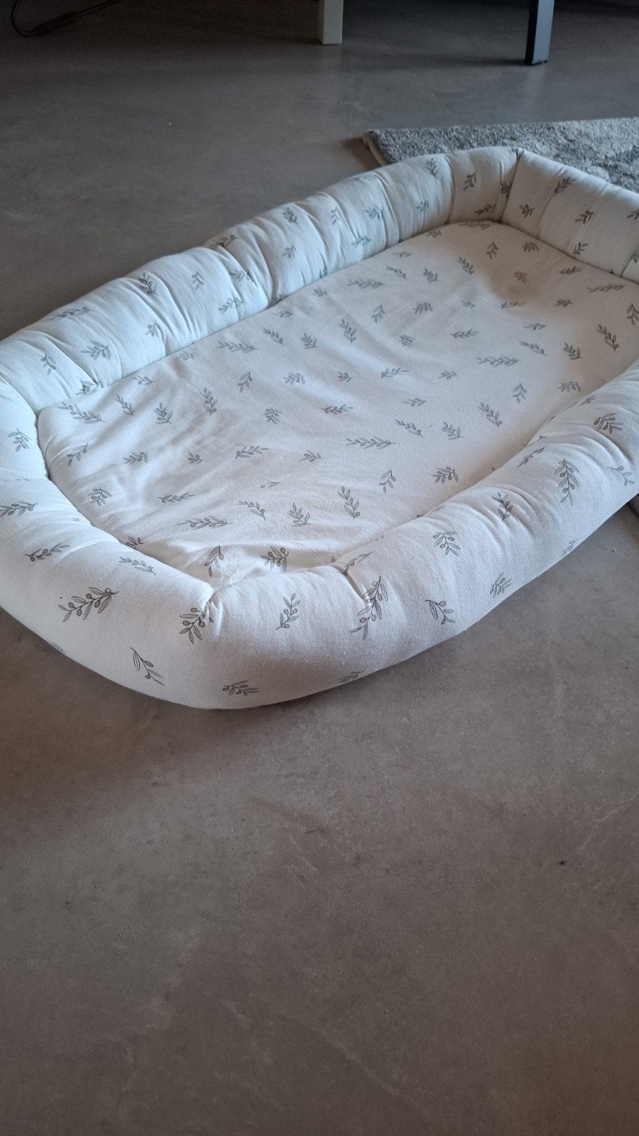 Babynestje met bladerenprint, Ophalen, Zo goed als nieuw, Overige typen