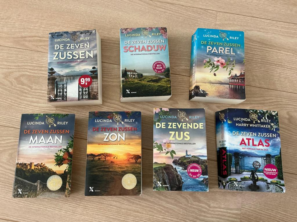 De Zeven Zussen serie - Lucinda Riley (7 boeken), Boeken, Ophalen of Verzenden, Gelezen