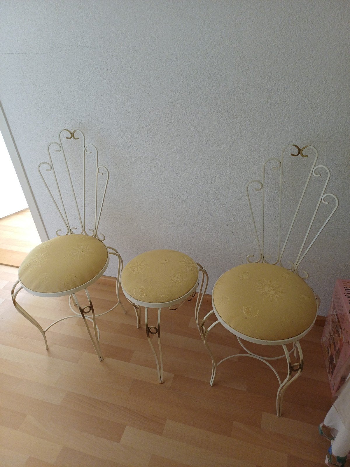 Set van 2 vintage ijzeren stoelen met krukje, Ophalen