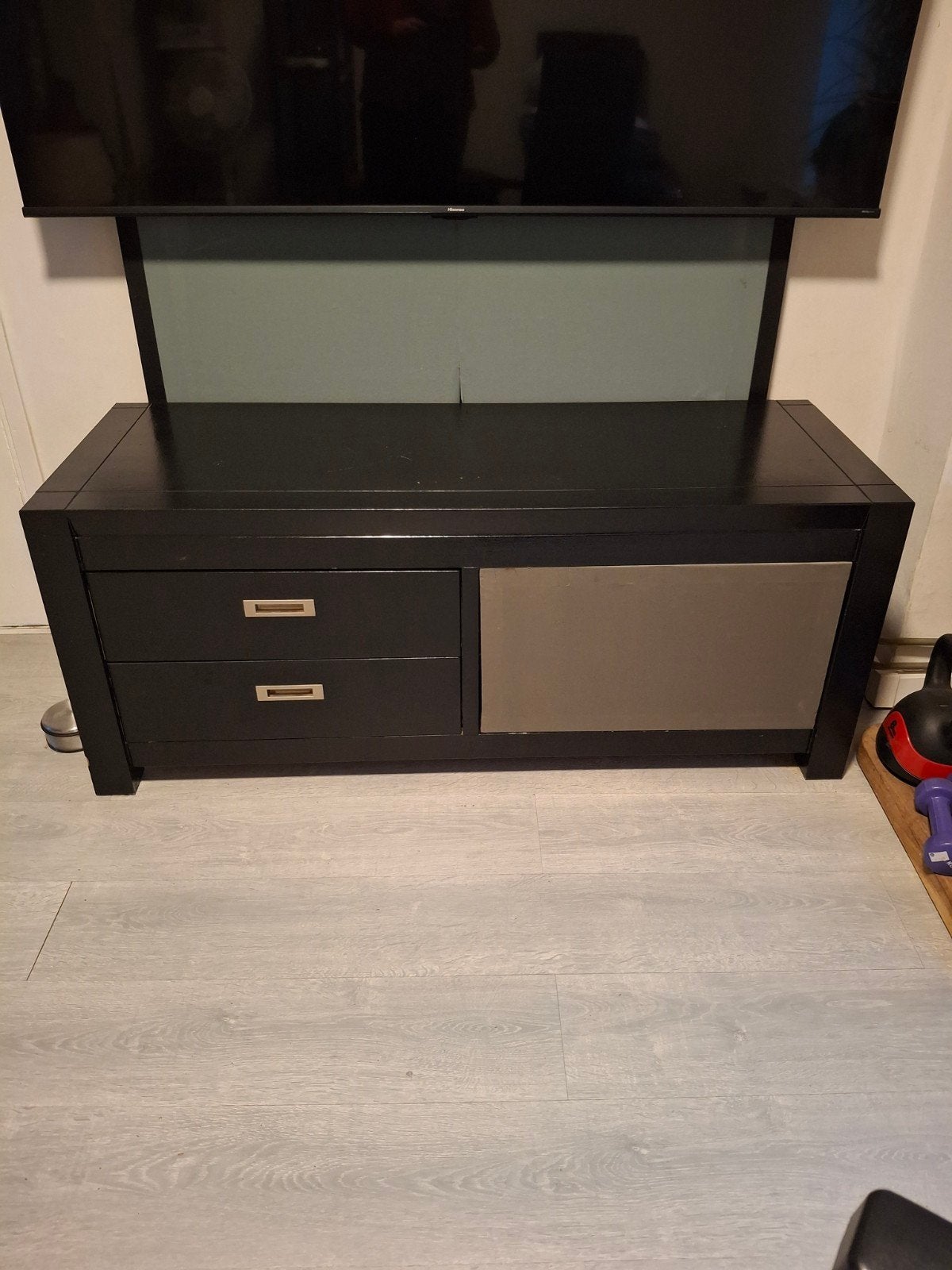 Zwart TV-meubel met lades en opbergruimte, Ophalen, Gebruikt, 100 tot 150 cm, Eikenhout