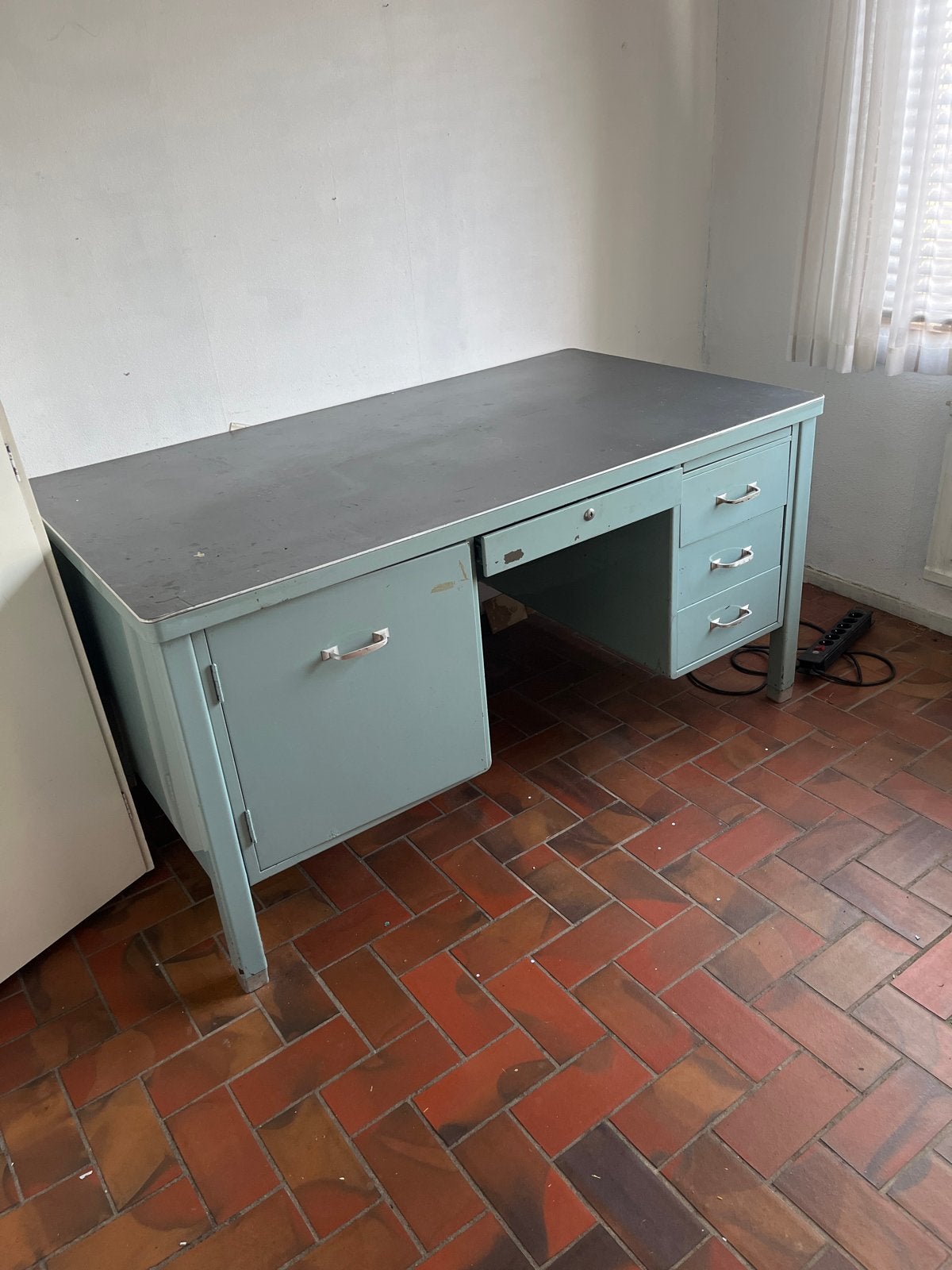 Vintage metal bureau met lades en opbergruimte, Ophalen, Overige typen, 160 cm, Gebruikt