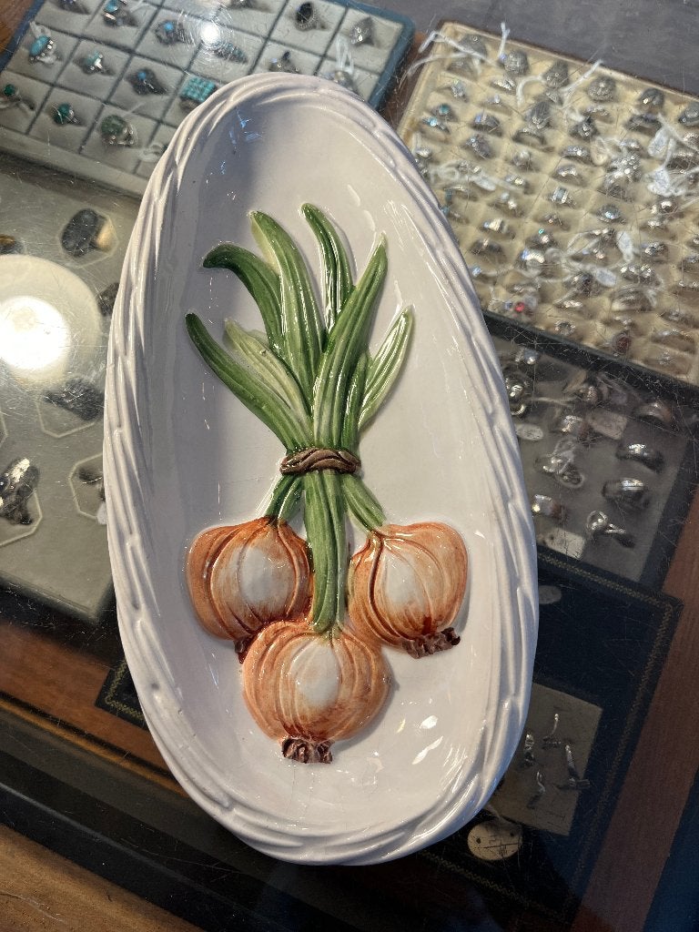 Leuk schaaltje met opliggende decoratie van uien, Antiek en Kunst, Ophalen of Verzenden