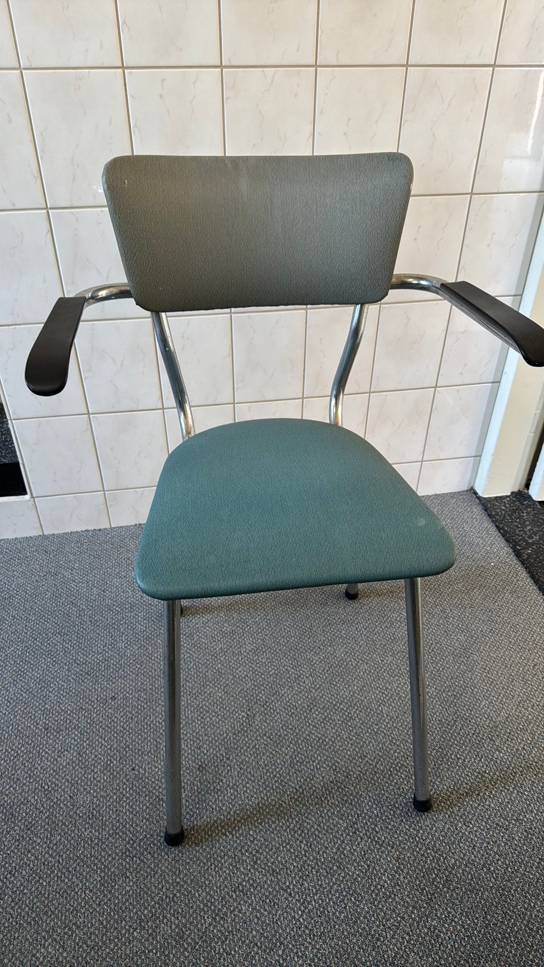 Retro vintage stoel met armleuningen – chroom frame, Ophalen, Gebruikt, Blauw, Eén