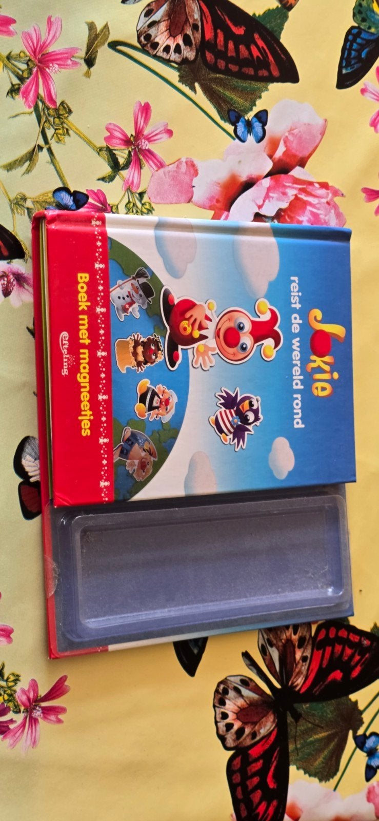 Jokie reist de wereld rond - Boek met magneetjes, Ophalen of Verzenden, Gebruikt, Overige typen