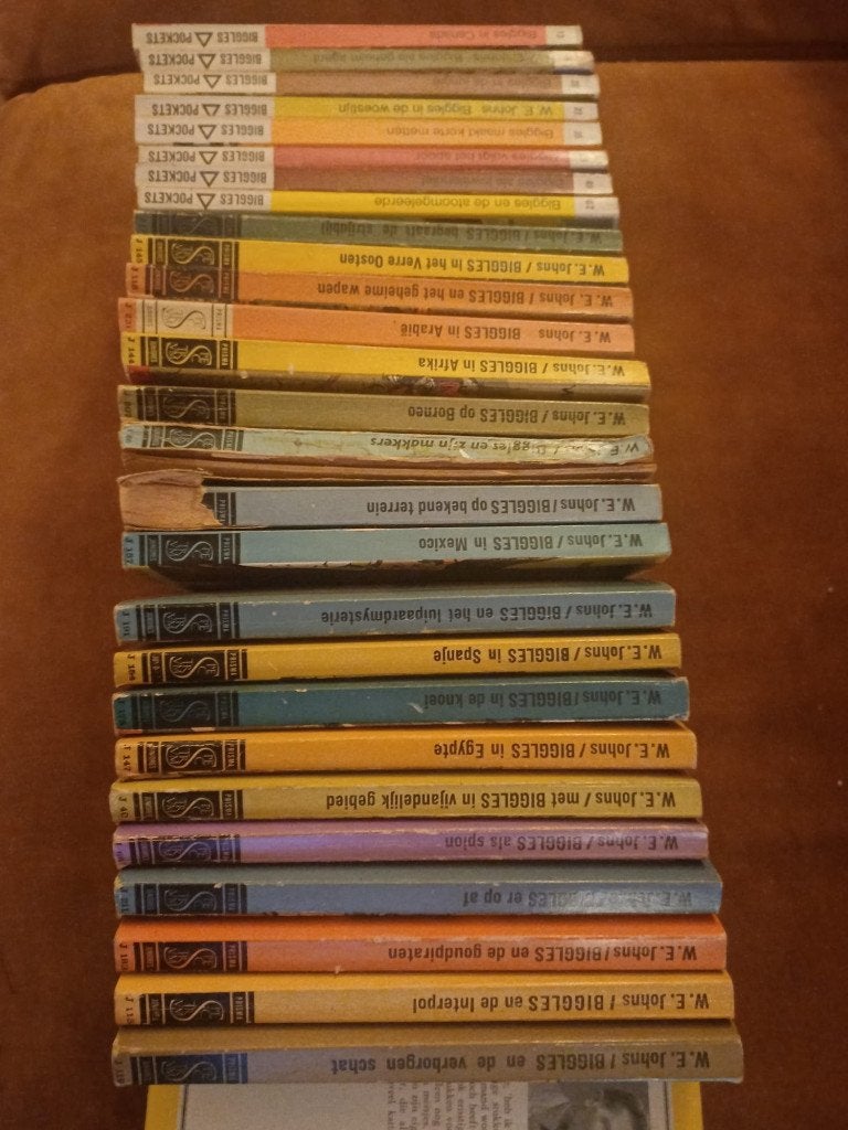 Vintage avonturen- en jeugdboeken, W.E. Johns – Biggles, Ophalen of Verzenden, Gelezen