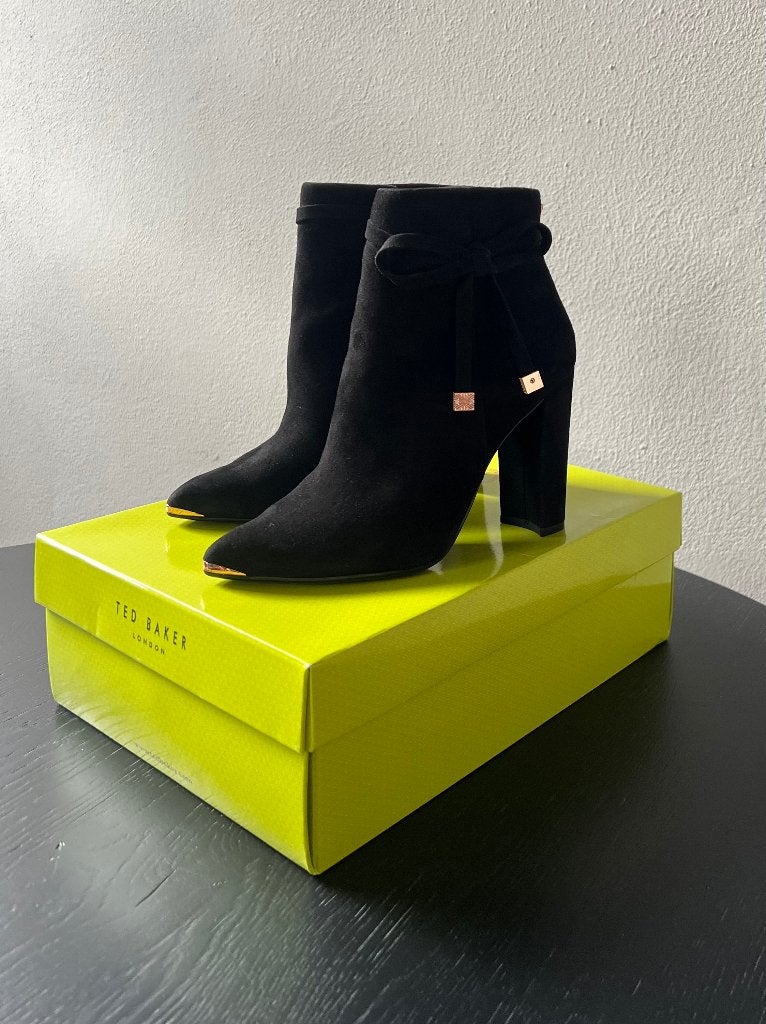 Zwarte suède Ted Baker enkellaarzen, maat 38, Ophalen, Zwart, Lage of Enkellaarzen, Zo goed als nieuw