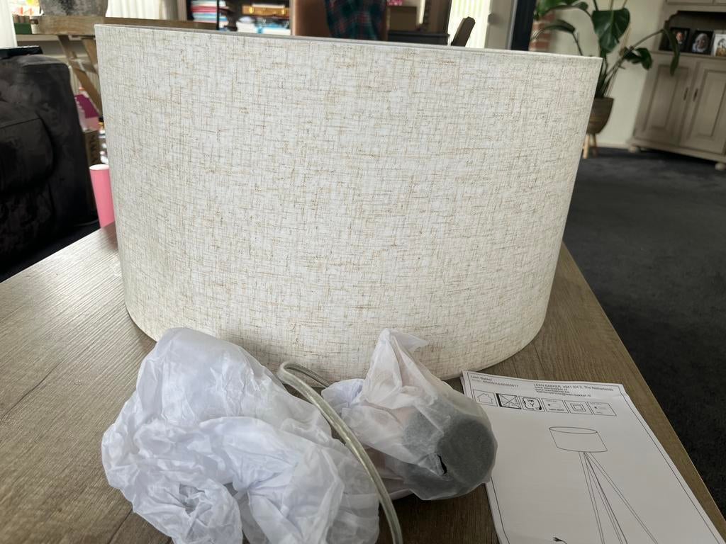 Lampenkap met kleine deuk van Leen Bakker. Model Gaia, Huis en Inrichting, Lampen | Vloerlampen, Ophalen, Overige materialen, Zo goed als nieuw