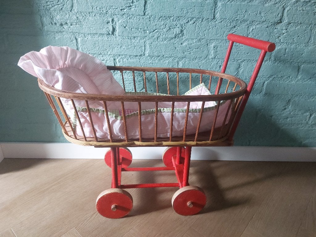 Poppenwagentje, Ophalen