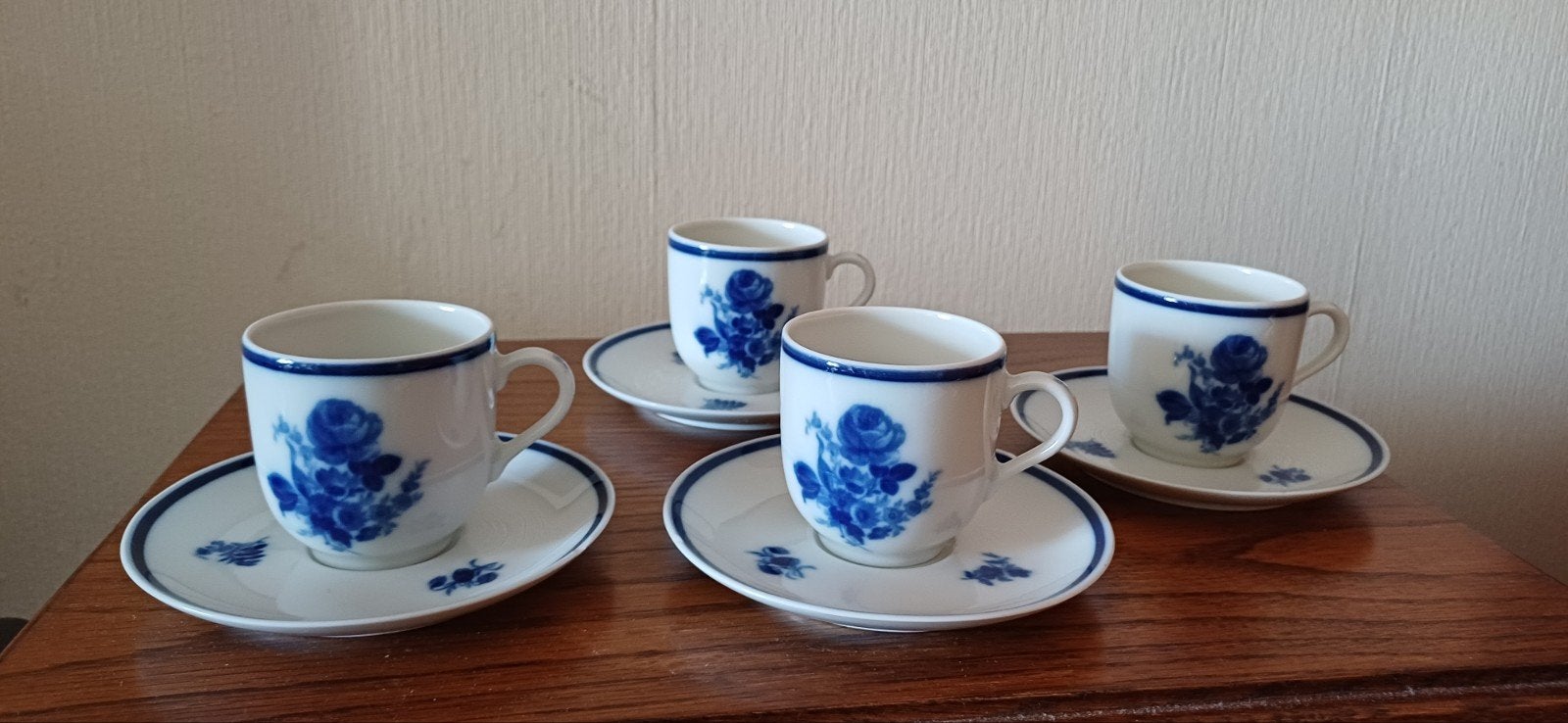 Blauw gebloemde kop en schotel, melkkan en suikerpot, Ophalen, Porselein, Overige stijlen, Kop(pen) en/of Schotel(s)