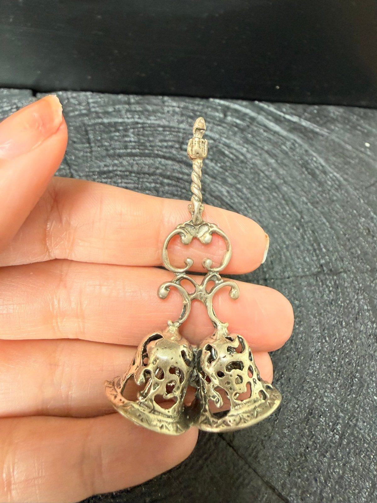 Zilveren dubbele bel met ajour motief - 800 zilver, Antiek en Kunst, Verzenden, Zilver