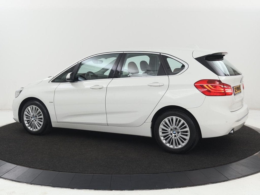 BMW 2-serie Active Tourer 218i Luxury Line | Leder | Camera, Voorwielaandrijving, 136 pk, Euro 6, Wit