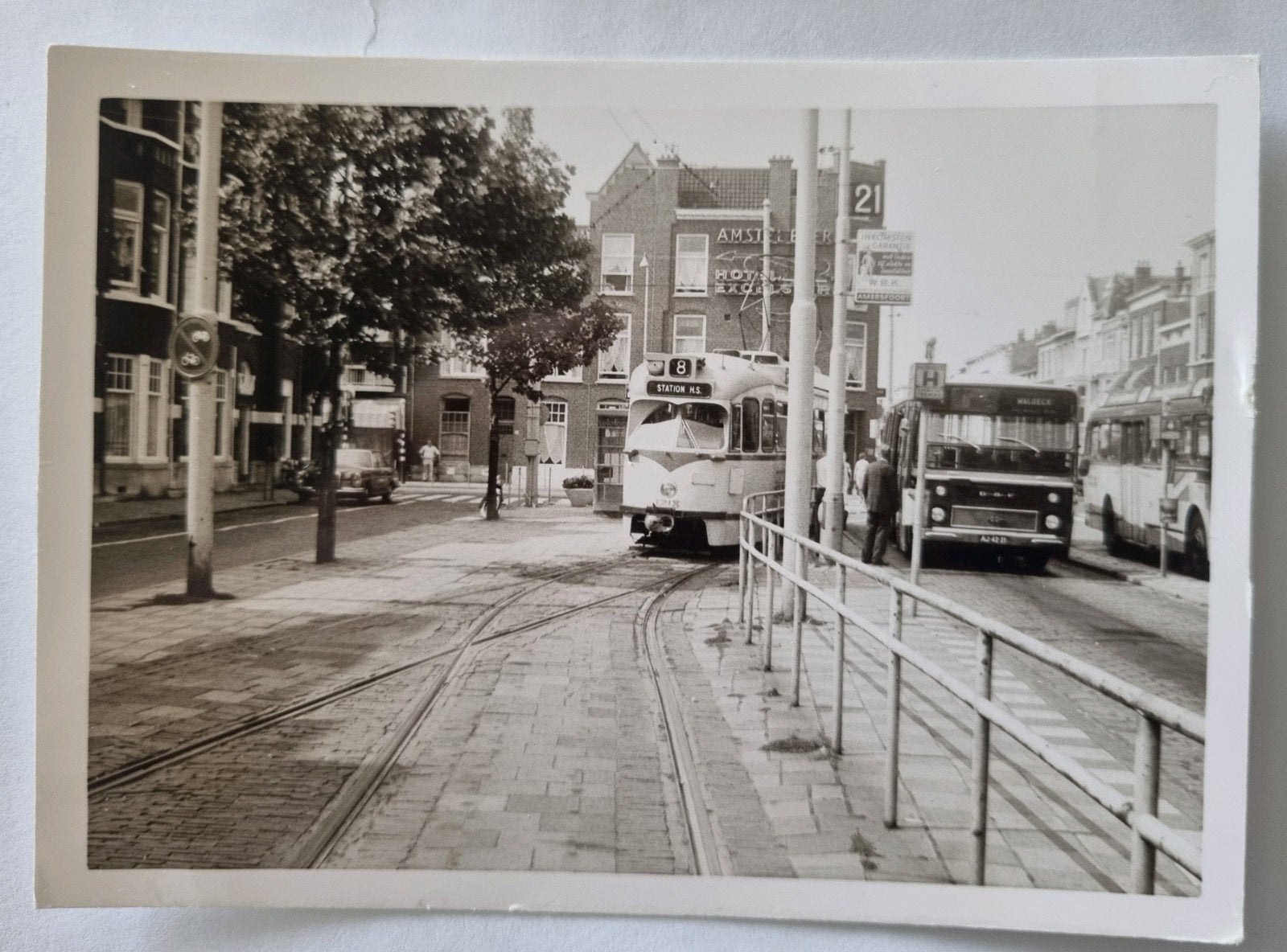 948.Den Haag.Stationsweg met oude tram en bussen HTM, Verzamelen, Ophalen of Verzenden, 1960 tot 1980, Zuid-Holland