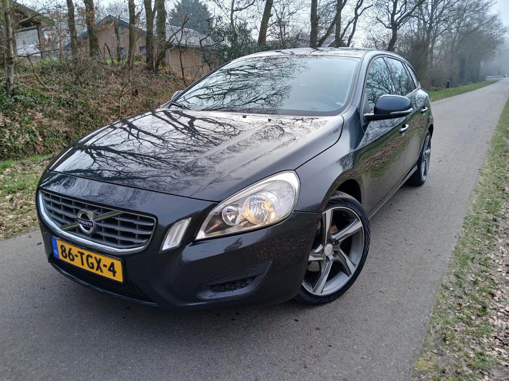 Volvo V60 1.6 T3 Kinetic |CRUISE+AIRCO|, Auto's, Voorwielaandrijving, 15 km/l, Gebruikt, 4 cilinders