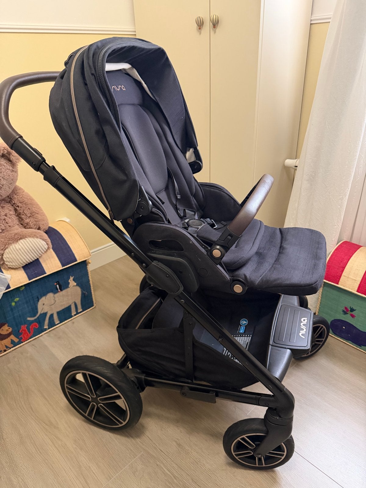 Foto 2 van Nuna MIXX Next Riveted Kinderwagen + Nuna Mixx RW (reiswieg)