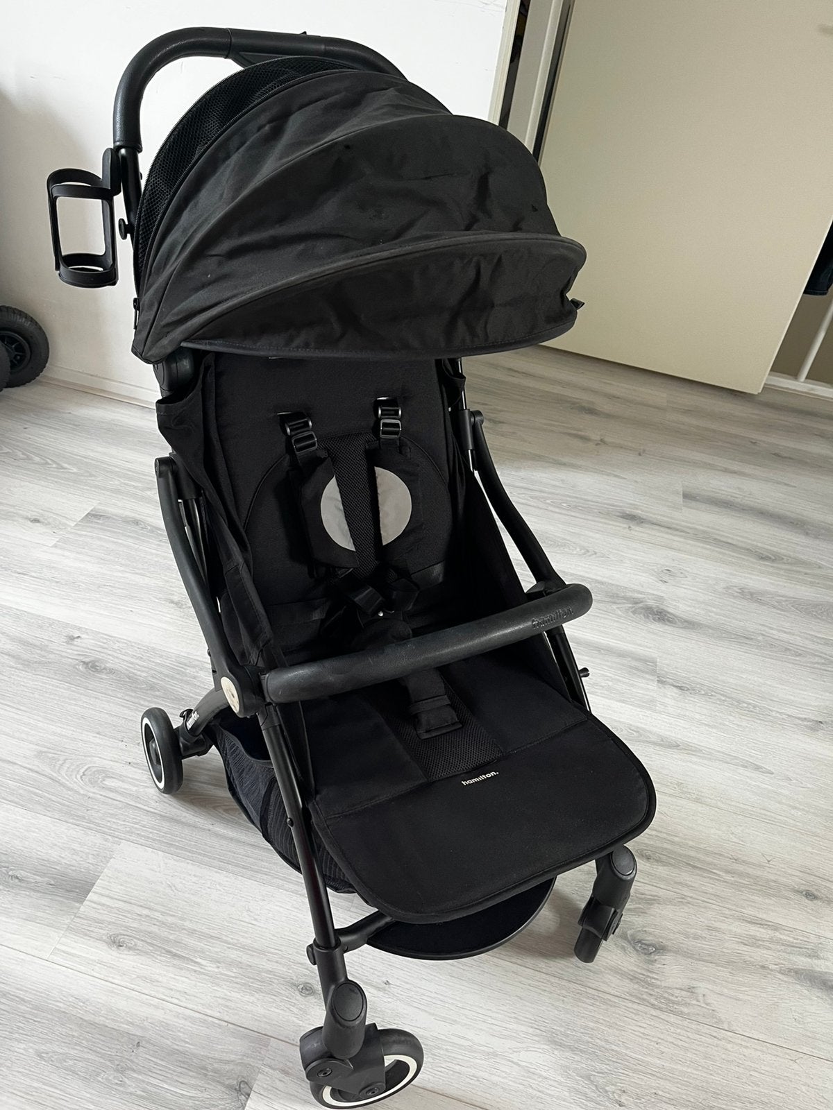 Hamilton buggy zwart – compact opvouwbaar + opberghoes, Ophalen, Gebruikt, Zonnekap