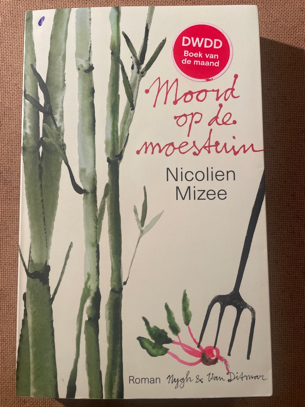 Moord op de moestuin - Nicolien Mizee (Zo goed als nieuw), Ophalen of Verzenden, Zo goed als nieuw