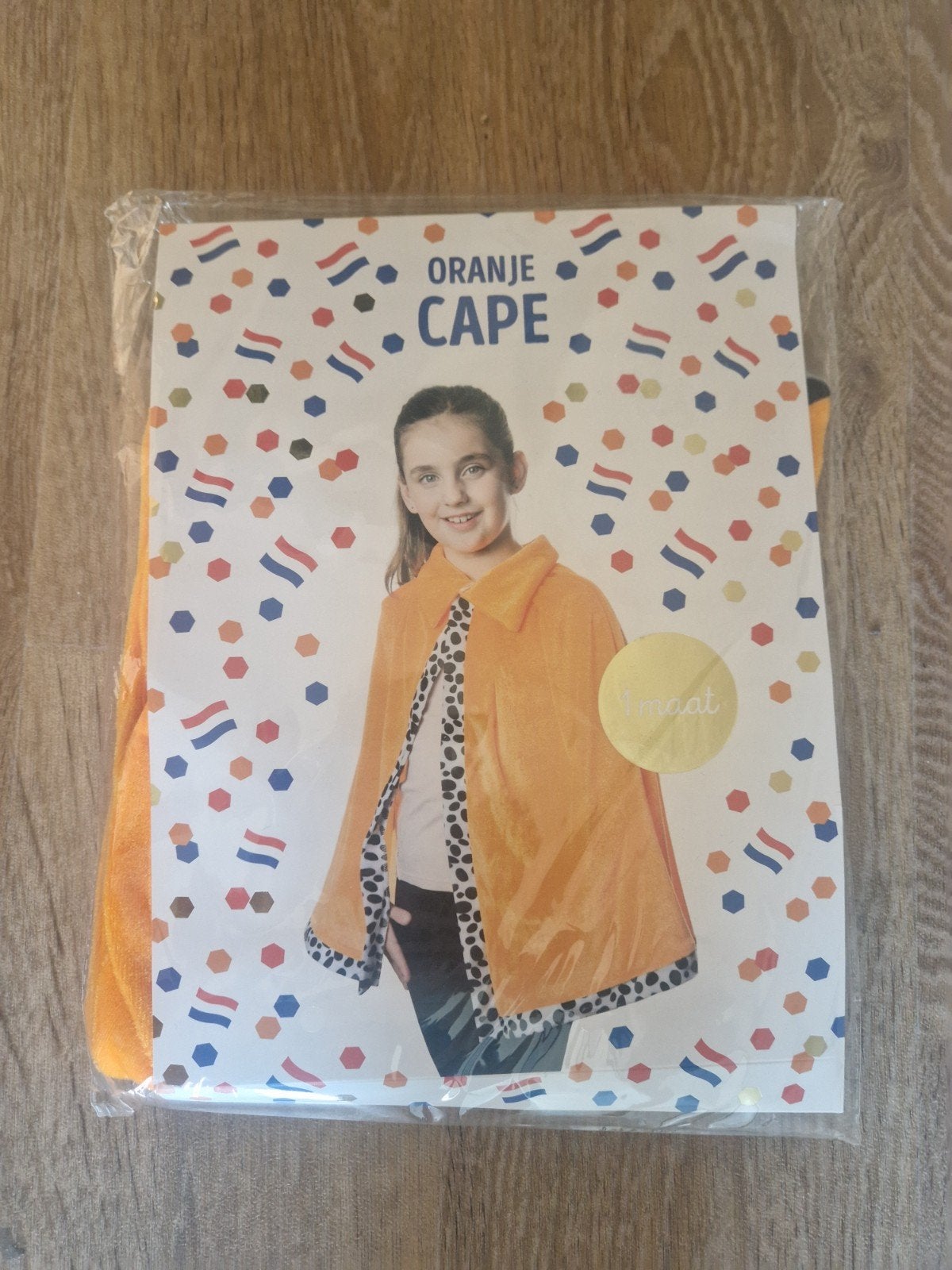 Oranje cape  is 1 maat, Ophalen of Verzenden, Nieuw, Jongen of Meisje