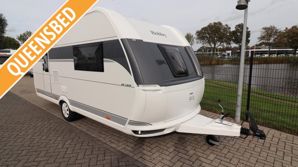 Hobby De Luxe 460 SFF BJ. 2026 Queensbed (vrijstaand)-Douche, Caravans en Kamperen, Caravans, Schokbreker, Hobby, Bedrijf, Treinzit