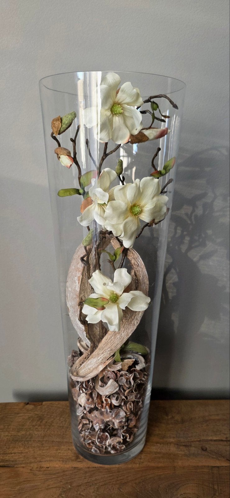 Mooie kunst Magnolia /kunstbloemen met glazen vaas, Binnen, Beige, Kunstbloem, Ophalen of Verzenden