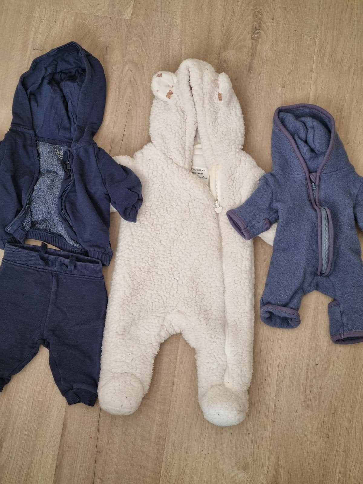 Babykleding set: jas met twee hoodies, Ophalen of Verzenden, Gebruikt, Primark, Jongetje