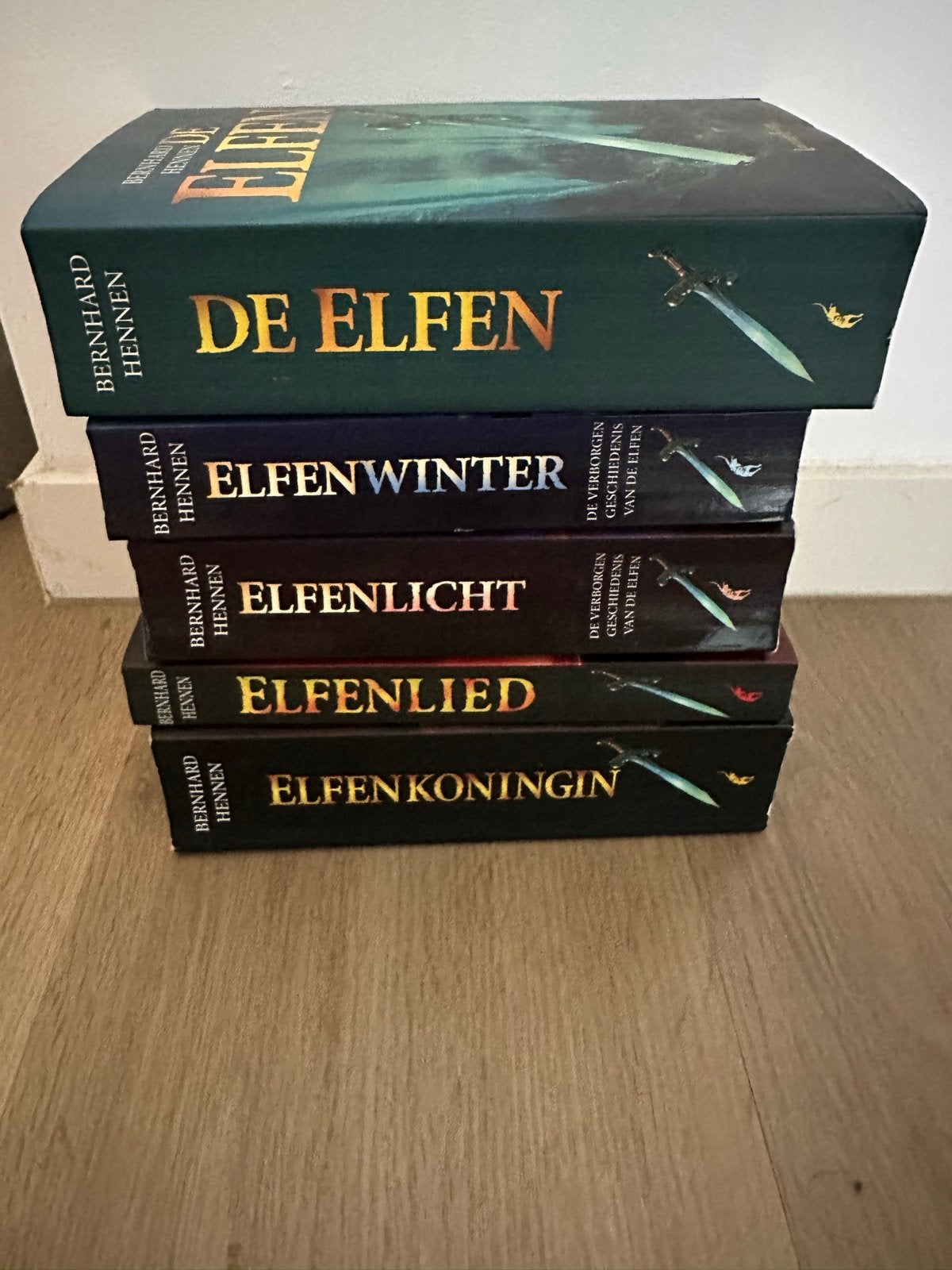 De Elfen-serie van Bernhard Hennen (5 boeken), Ophalen of Verzenden, Gelezen