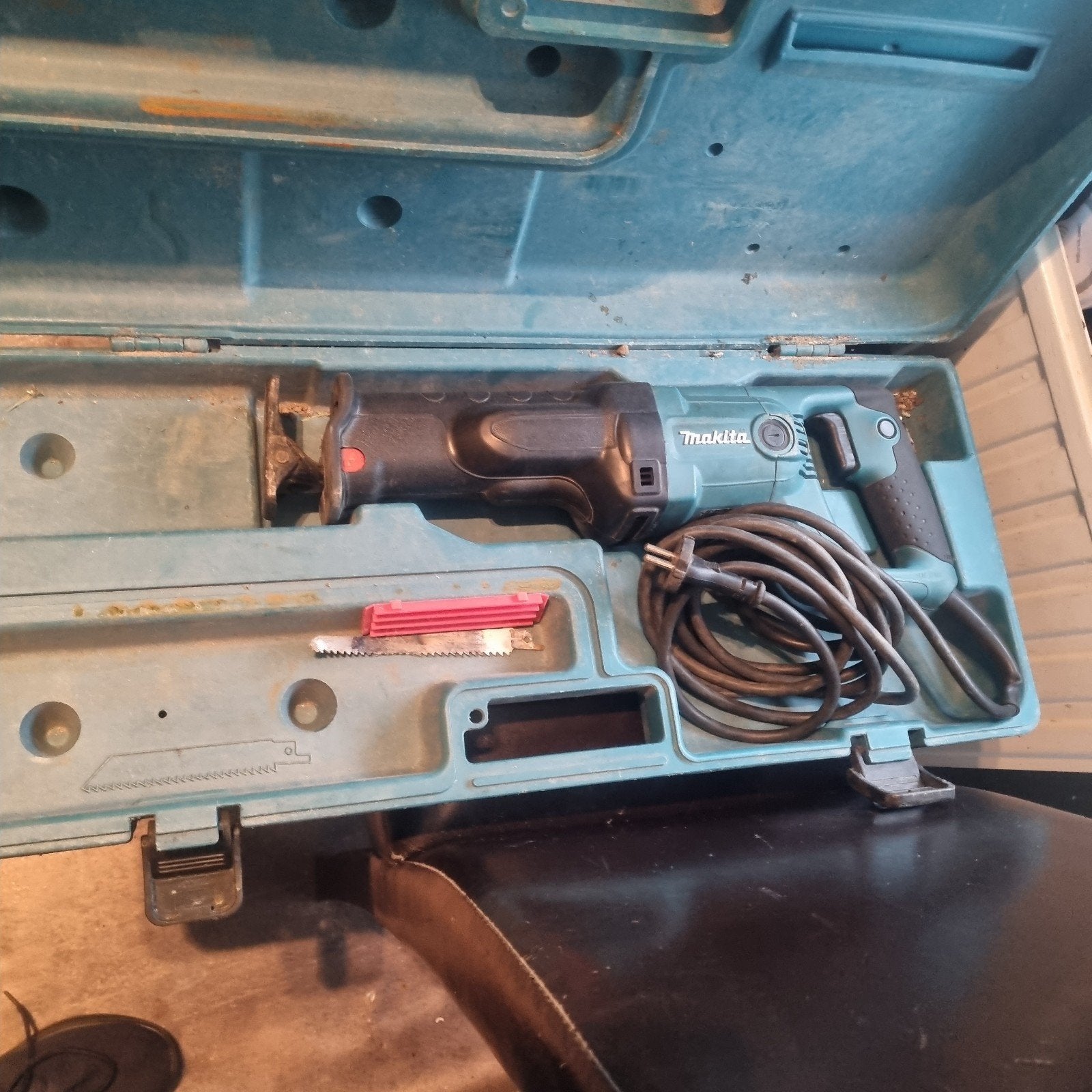 Makita Reciprozaag op stroom, werkt goed, inclusief koffer, Ophalen of Verzenden, Gebruikt, Reciprozaag, Makita