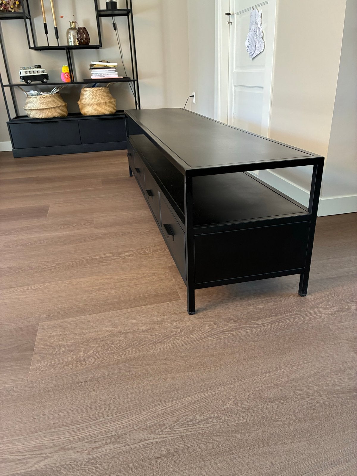 Zwart TV-meubel met lades en open vakken, Huis en Inrichting, Ophalen, Gebruikt, 150 tot 200 cm, Minder dan 100 cm