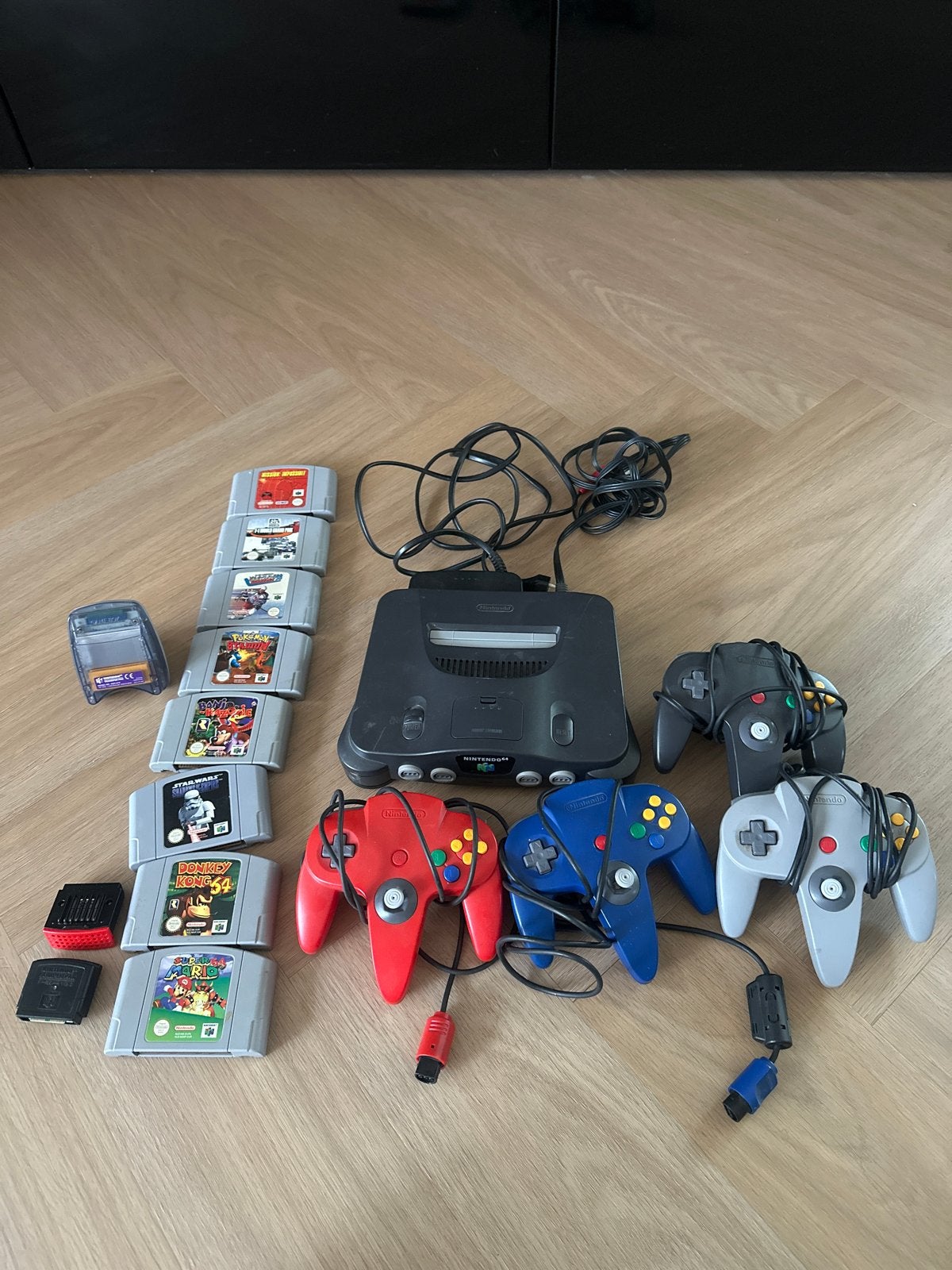 Nintendo 64 compleet met 4 controllers, 8 games, Spelcomputers en Games, Spelcomputers | Nintendo 64, Ophalen of Verzenden, Gebruikt