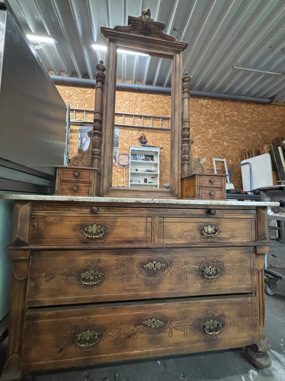 Prachtige antieke commode, Ophalen