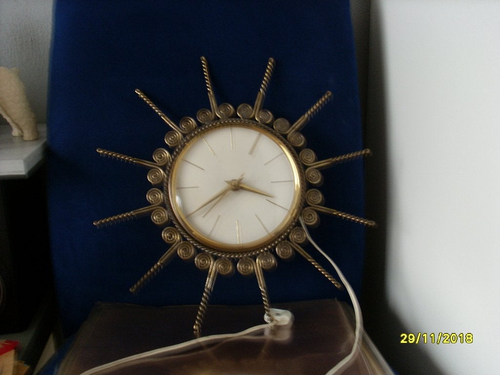 Vintage Elektrisch Wandklokje Jaren 50/60  -----2373, Verzenden, Gebruikt, Wandklok
