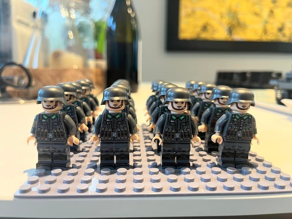 20 duitse ww2 minifiguren + 20 wapens, Ophalen of Verzenden, Nieuw