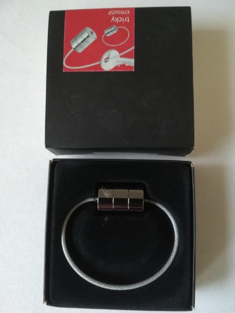 NIEUW: mooie sleutelhanger sport., Ophalen of Verzenden, Nieuw