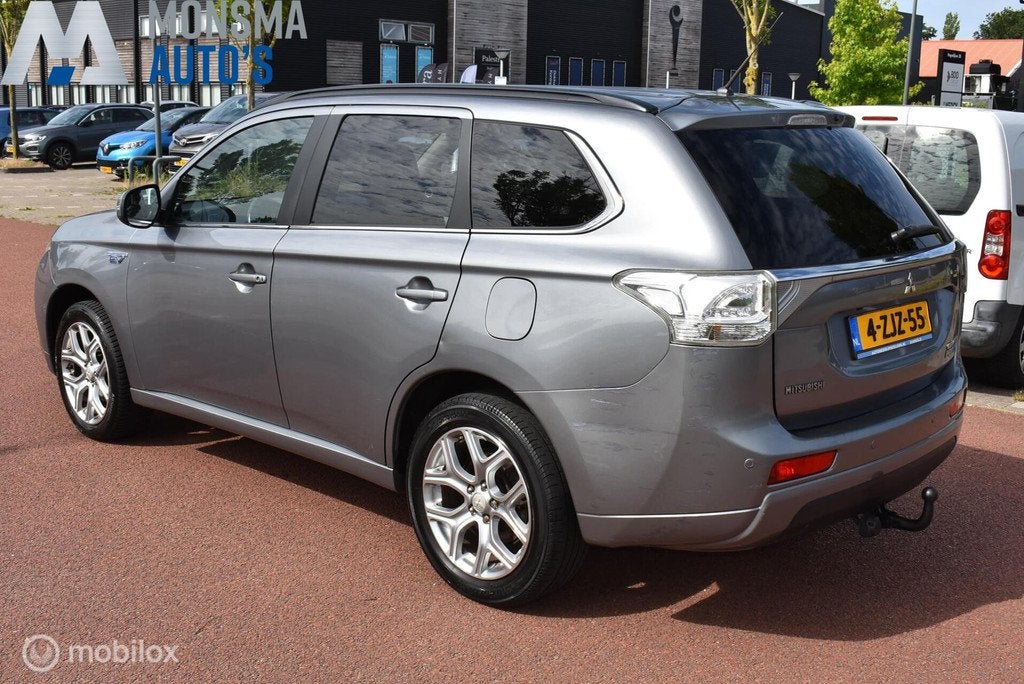 Mitsubishi Outlander 2.0 PHEV Executive Edition *EXPORT!*, Auto's, Mitsubishi, 4 cilinders, Leder en Stof, Origineel Nederlands