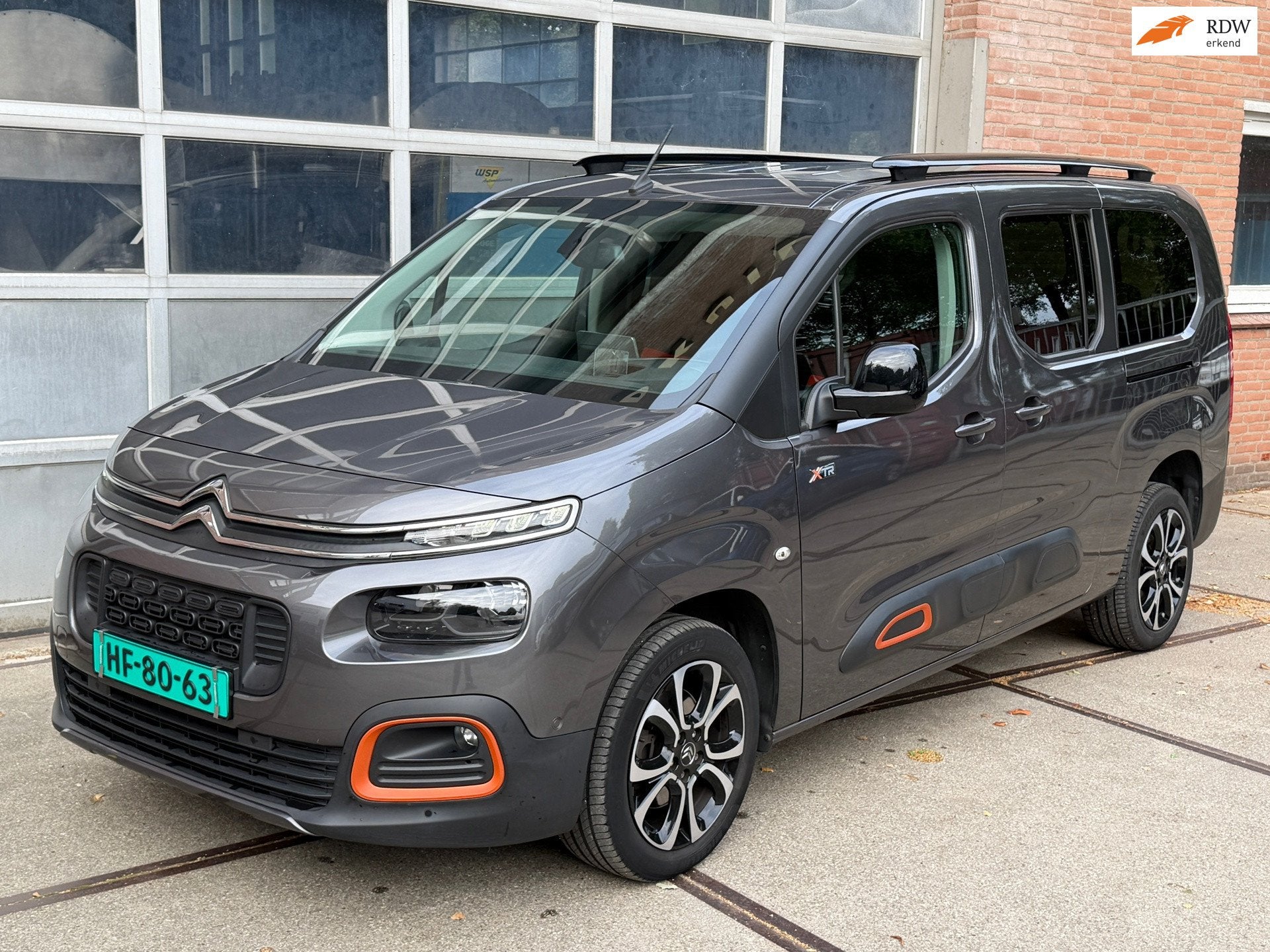 Citroen Berlingo XL 1.2 PureTech Shine XTR 7persAutomaat,Cru, Auto's, Dealer onderhouden, Stof, Gebruikt, Zwart