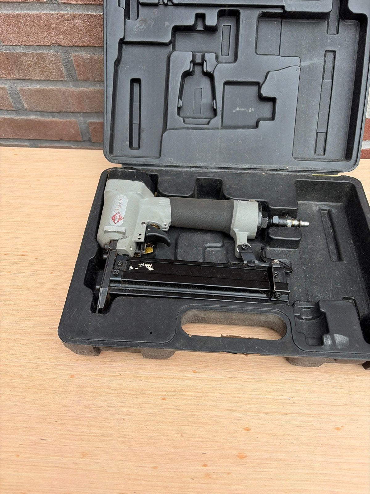 Tacker/nietmachine in koffer, Doe-het-zelf en Verbouw, Gereedschap | Handgereedschap, Ophalen of Verzenden, Gebruikt, Tacker/nietmachine