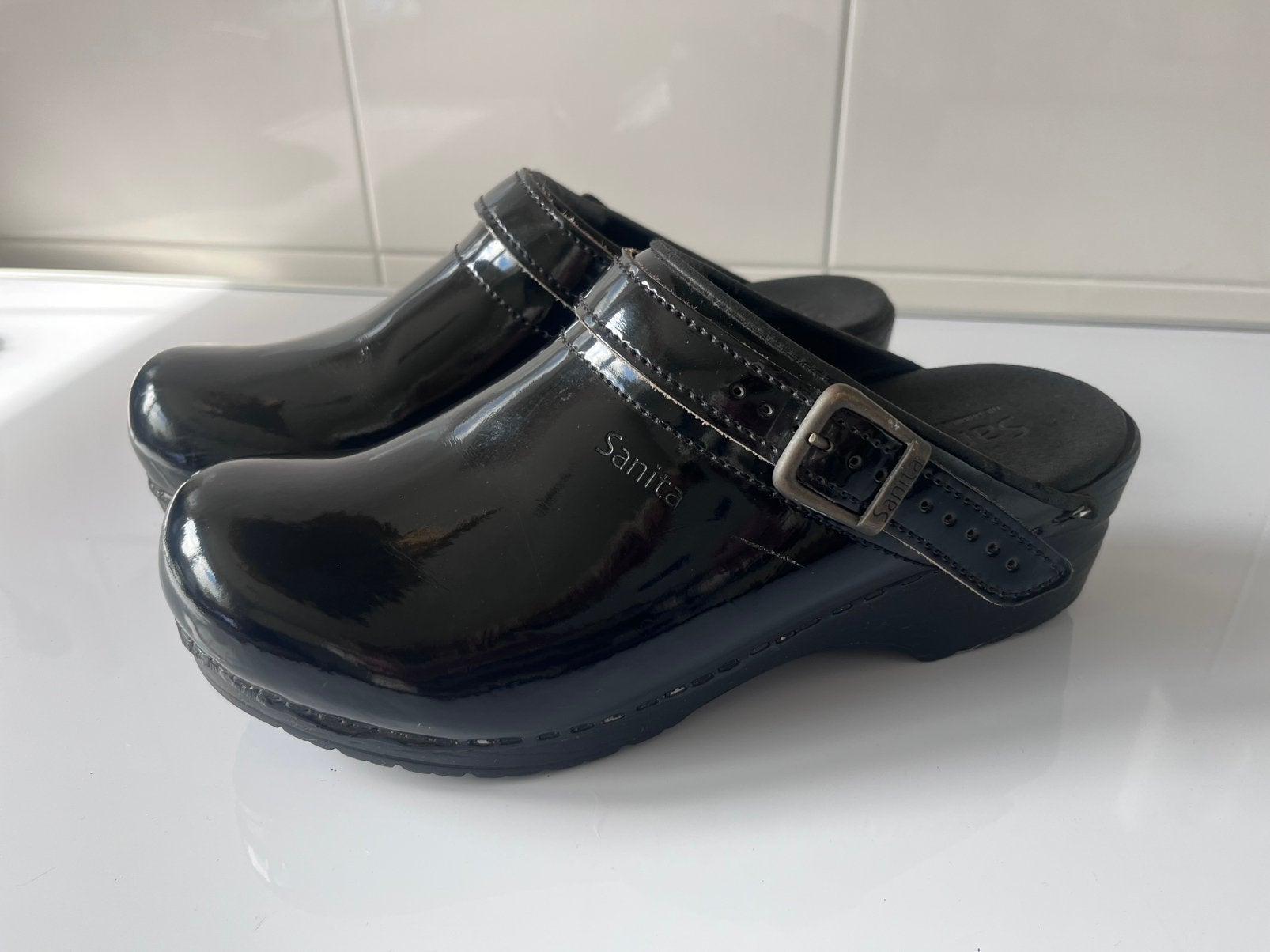 SANITA zwarte lak klompen Freya mt 39, Ophalen, Zwart, Nieuw, Werkschoenen