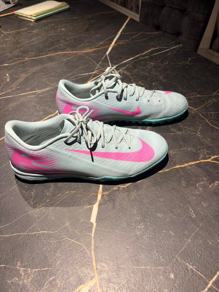 Straatvoetbalschoen Nike maat 40 zeer goede staat, Ophalen of Verzenden, Zo goed als nieuw, Jongen of Meisje