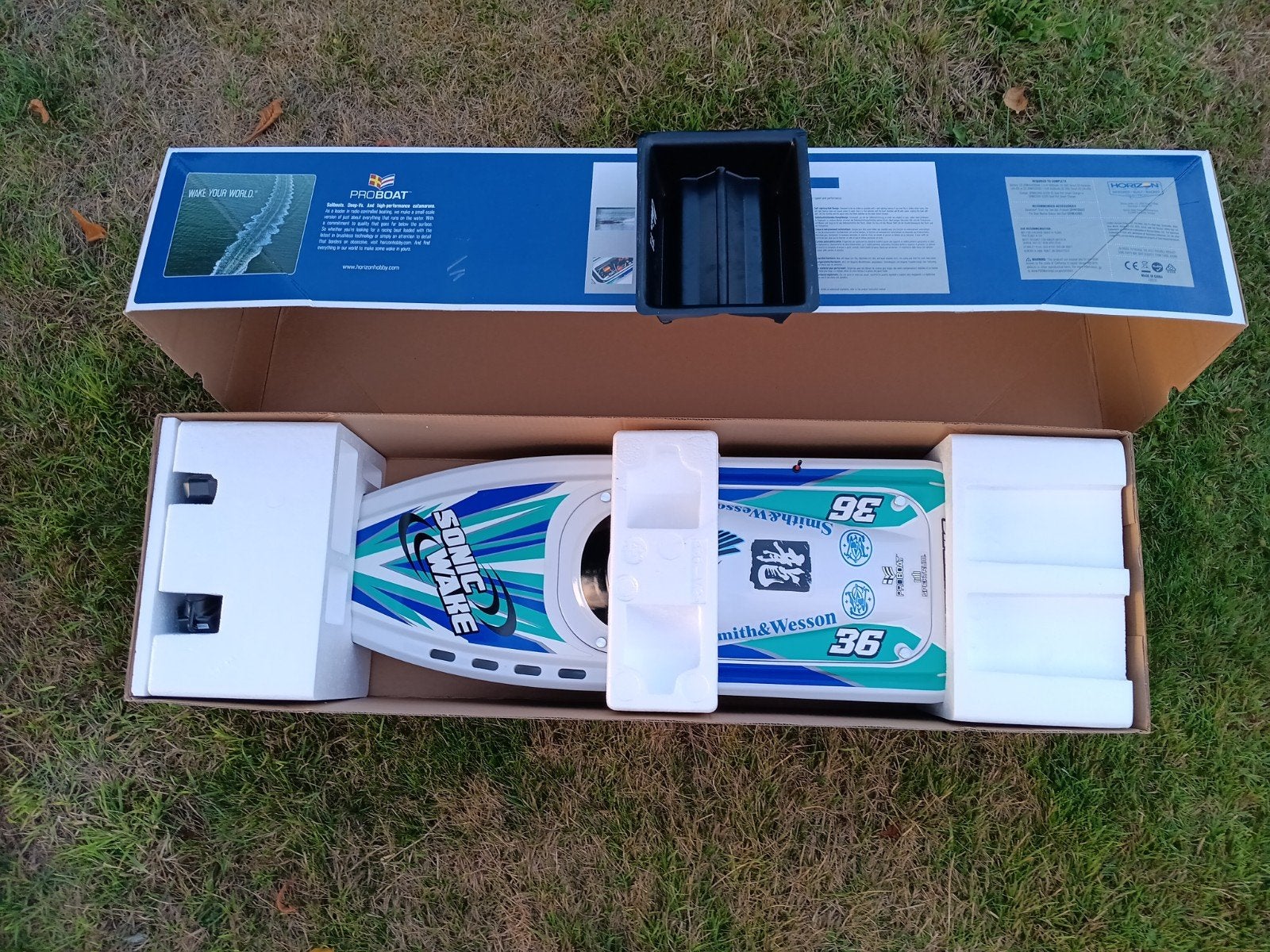 Als nieuw Sonicwake V2 powerboat in doos, rc varend, Ophalen of Verzenden, Zo goed als nieuw