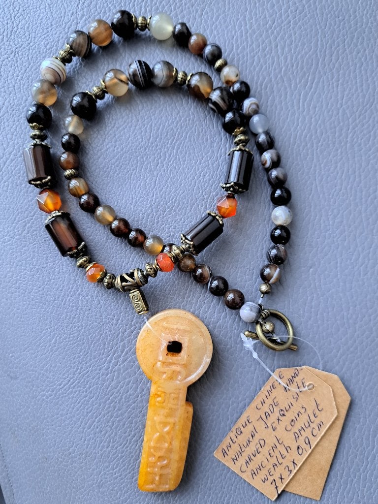 293 Ketting met antique Chinese Jade coin/wealth amulet, Ophalen of Verzenden, Overige materialen, Ketting
