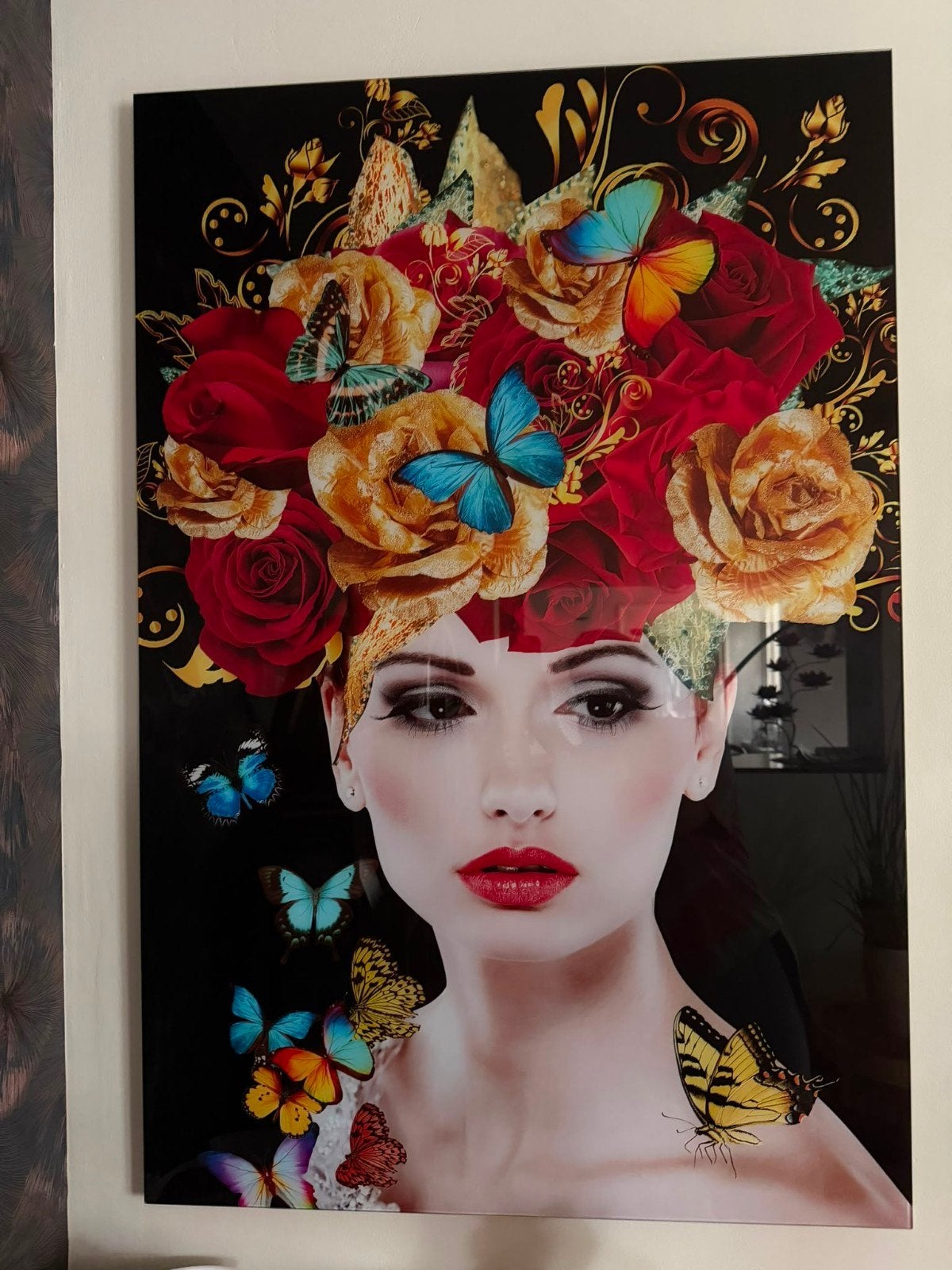 2 Schilderijen Vrouw met Bloemen en Vlinders, Ophalen, Glas