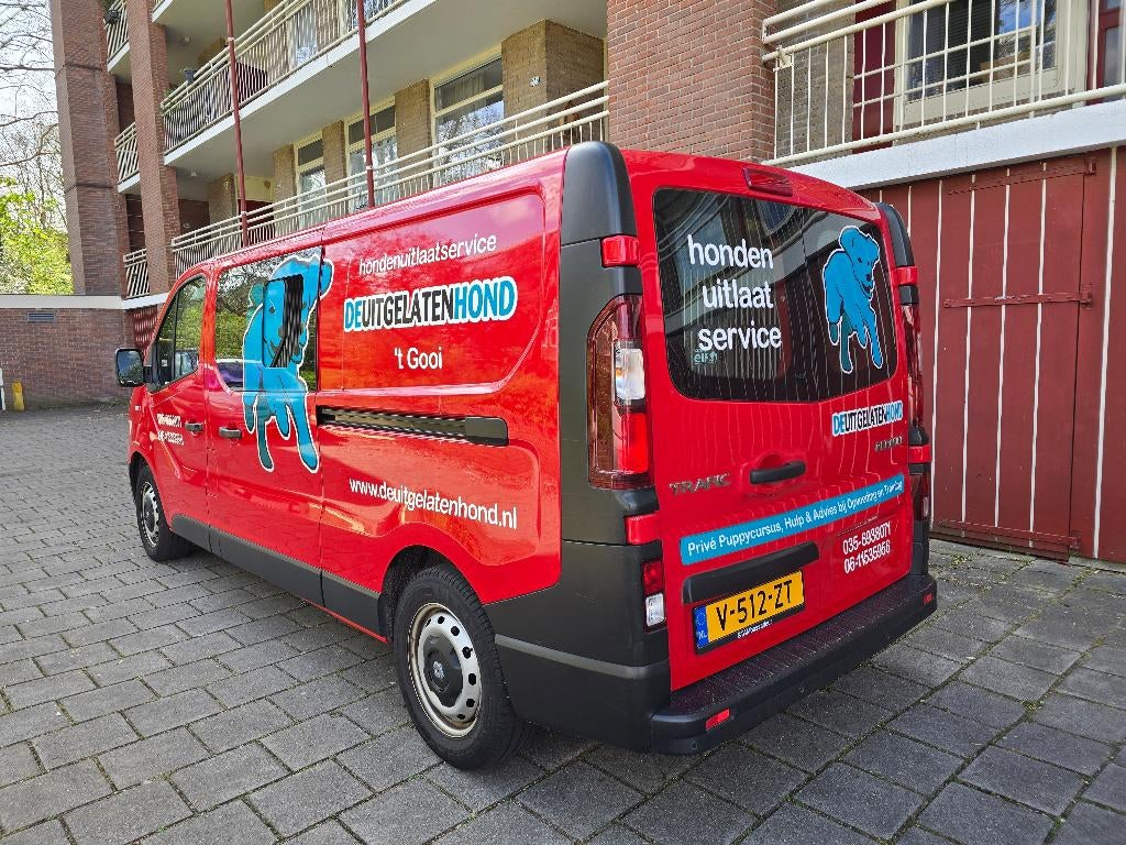 Renault Trafic L2H1 | 13 Honden benches | Uitlaatservice bus, Uitlaatservice