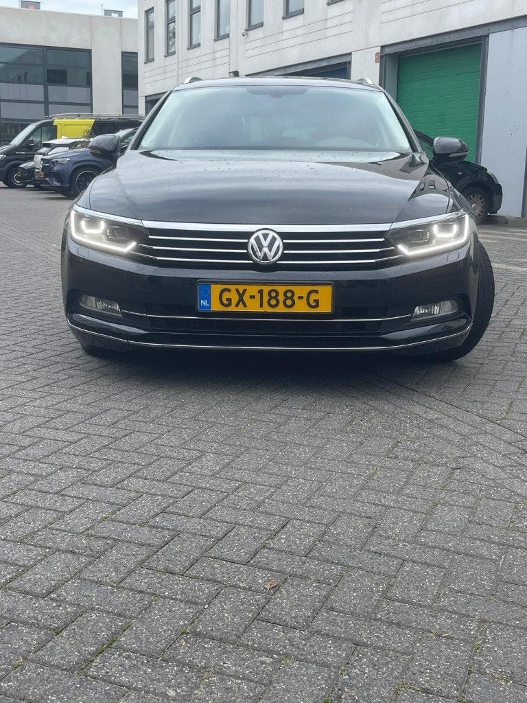 VW Passat 2.0 TDI 200PK!! DSG LEESBESCHRIJVNG!! APK 02-2027, Auto's, 1441 kg, 4 cilinders, 2000 kg, Zwart