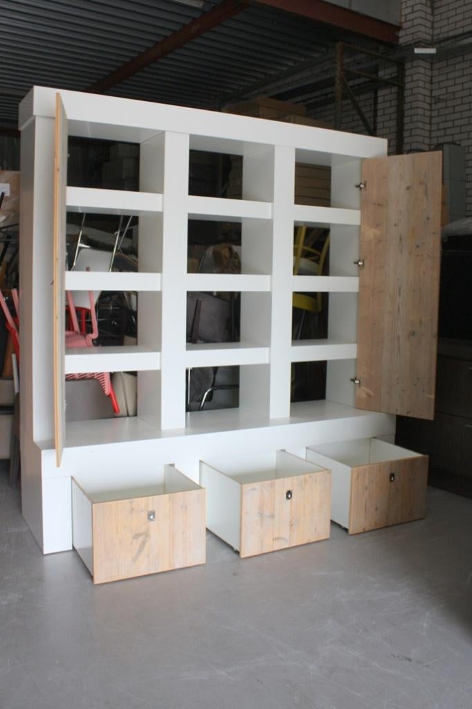Gave grote kast wandmeubel hout wit met vakken en deuren, Huis en Inrichting, Kasten | Wandmeubels, Ophalen, Gebruikt, Met deur(en)