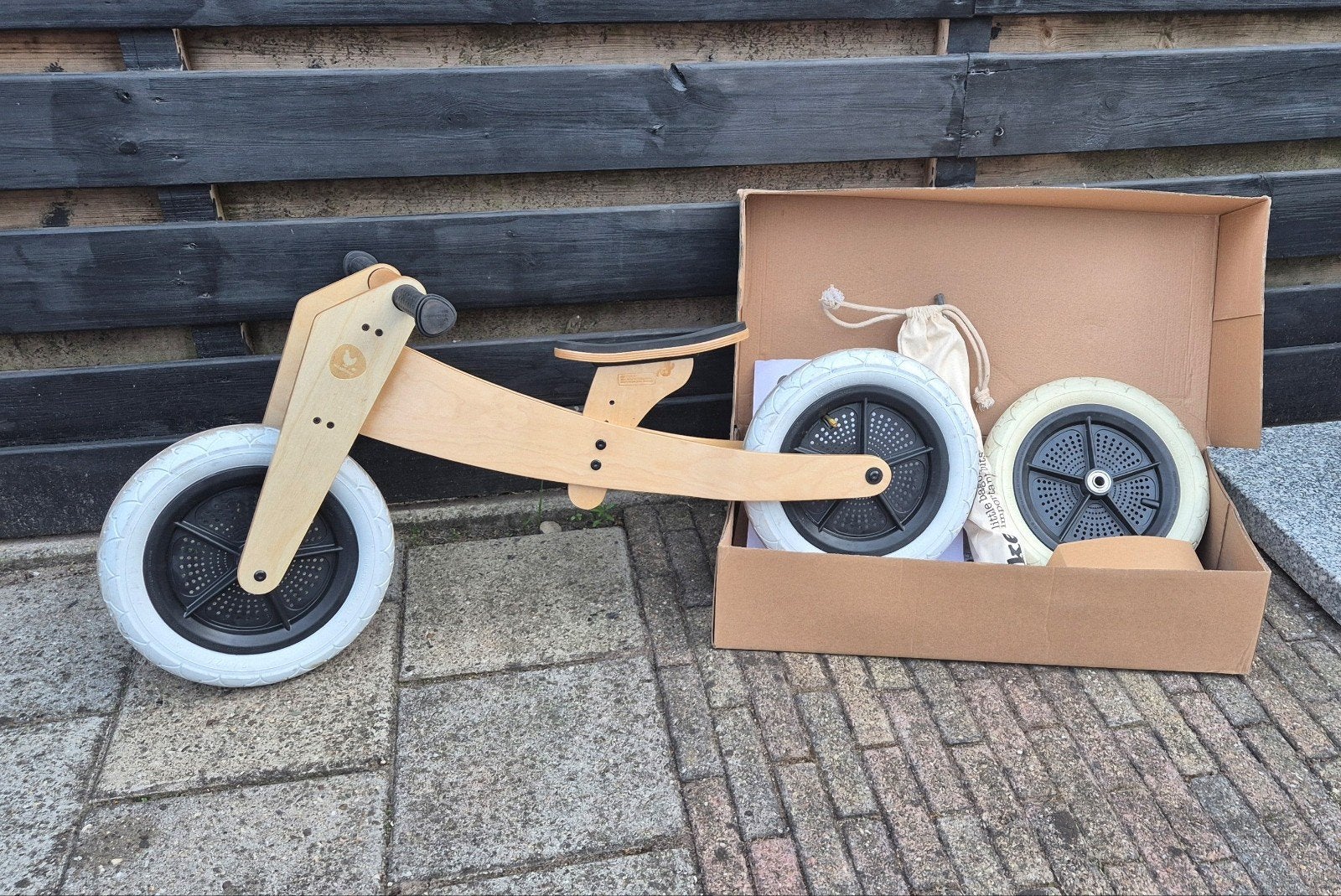 Wishbone Bike Houten Loopfiets met Uitbreidingsset 3-wieler, Ophalen, Zo goed als nieuw